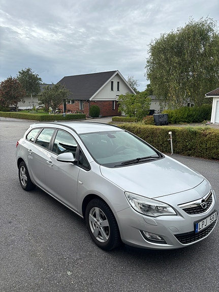 Opel Astra 2 of 9