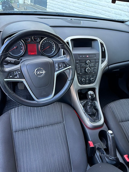 Opel Astra 6 of 9