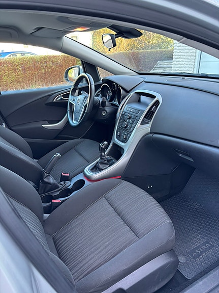 Opel Astra 7 of 9