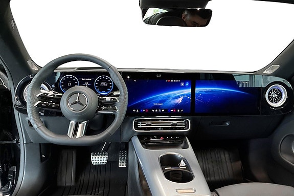 Mercedes-Benz CLA350 9 of 25