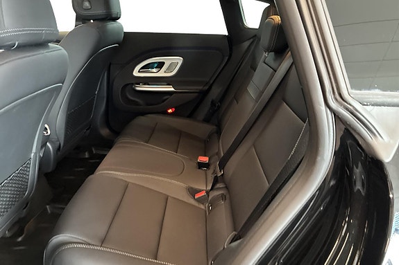 Mercedes-Benz CLA350 10 of 25
