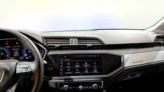 Audi Q3 9 of 20