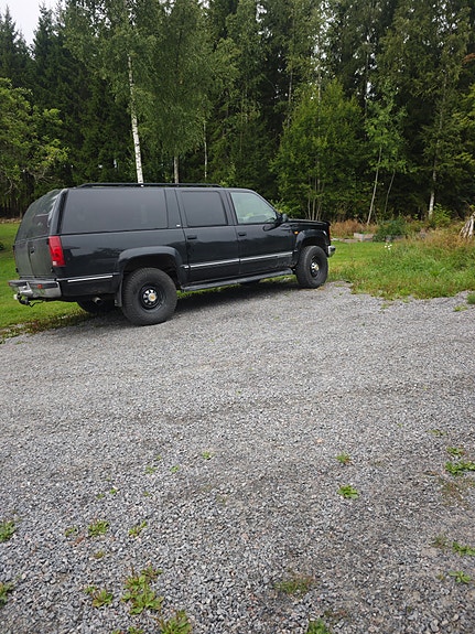 GMC Suburban 4 of 7