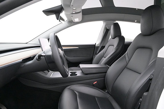 Tesla Model Y 9 of 27