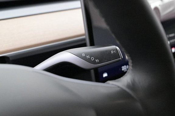 Tesla Model Y 8 of 27