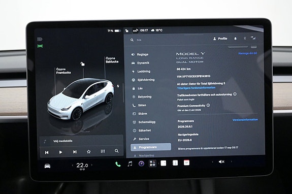 Tesla Model Y 14 of 27