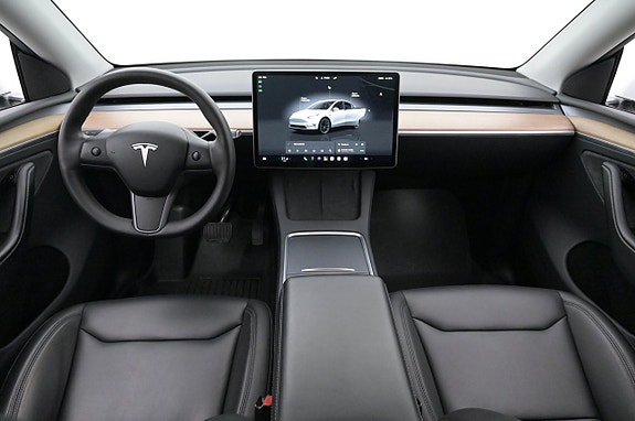 Tesla Model Y 6 of 27