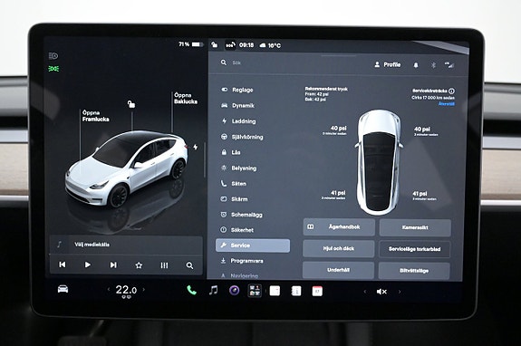 Tesla Model Y 15 of 27
