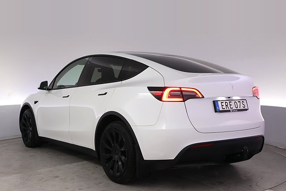 Tesla Model Y 4 of 27
