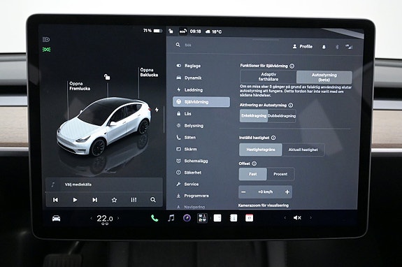 Tesla Model Y 16 of 27