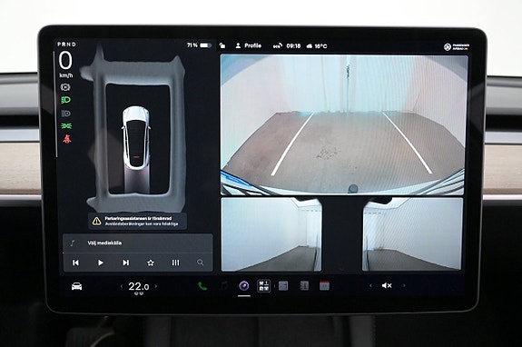 Tesla Model Y 18 of 27