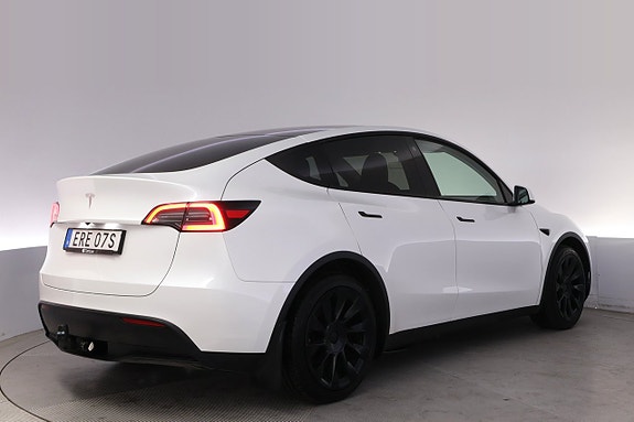 Tesla Model Y 5 of 27
