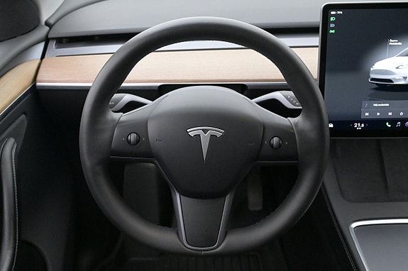 Tesla Model Y 7 of 27