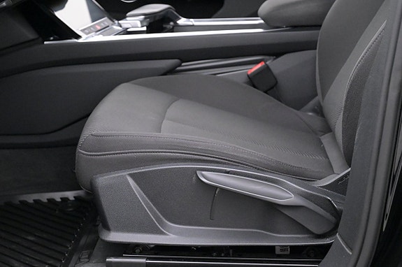 Audi e-tron 11 of 27