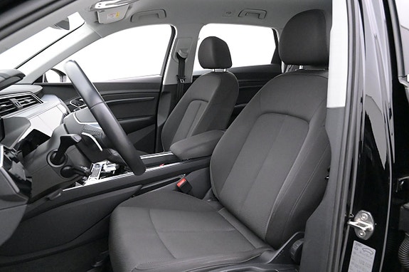 Audi e-tron 10 of 27