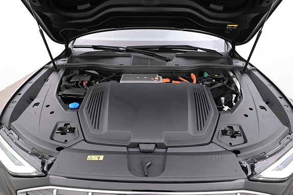 Audi e-tron 26 of 27