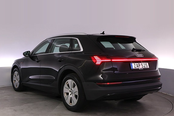 Audi e-tron 4 of 27