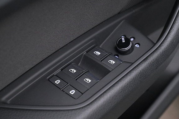 Audi e-tron 12 of 27