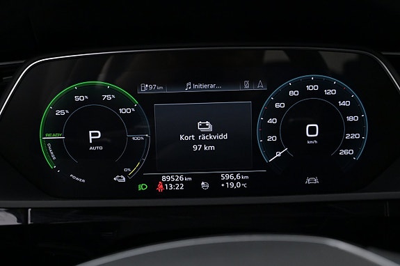 Audi e-tron 9 of 27