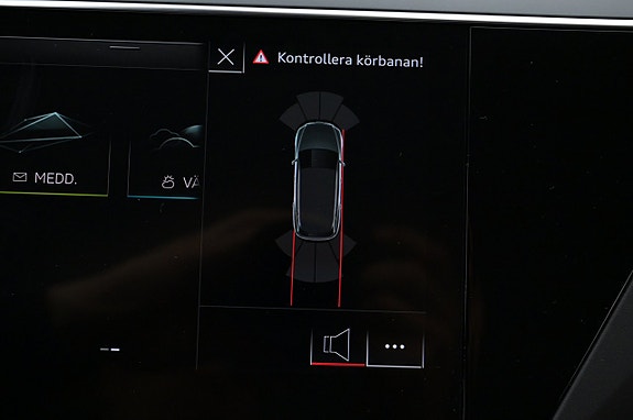 Audi e-tron 13 of 27