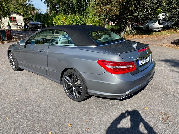 Mercedes-Benz E550 2 of 10