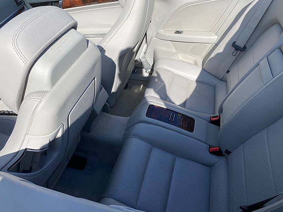 Mercedes-Benz E550 6 of 10