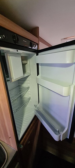 Weinsberg Carabus 600 MQ "Dubbelbädd, Solceller, cykelställ" 12 of 14