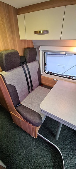 Weinsberg Carabus 600 MQ "Dubbelbädd, Solceller, cykelställ" 7 of 14