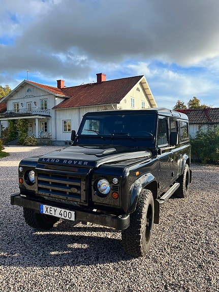 Land Rover Defender 110 4 of 5