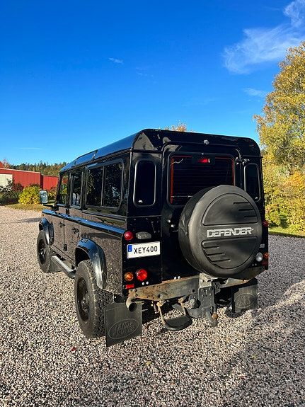 Land Rover Defender 110 3 of 5