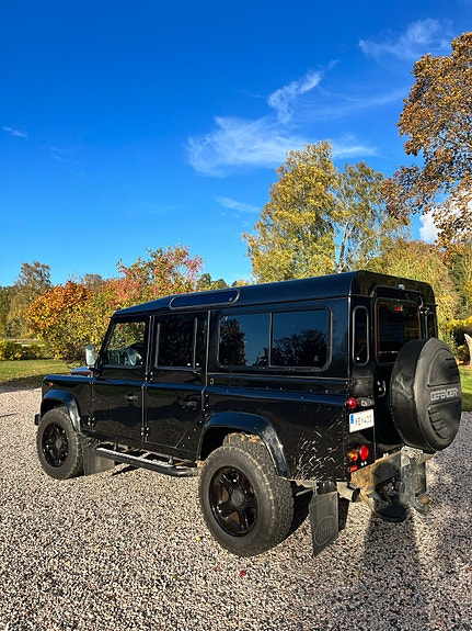 Land Rover Defender 110 5 of 5