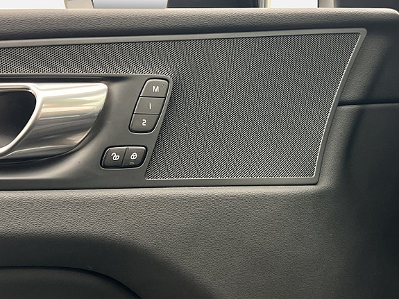 Volvo XC60 14 of 30