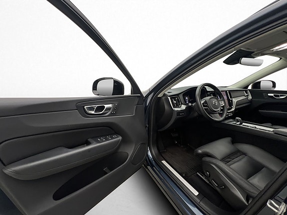 Volvo XC60 11 of 30