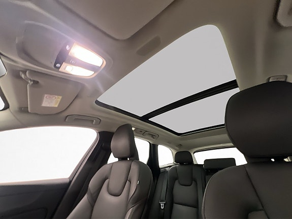Volvo XC60 13 of 30