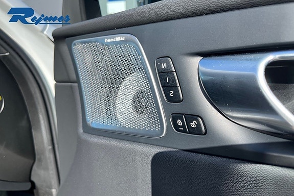 Volvo XC60 15 of 25