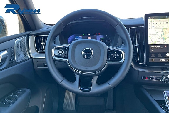 Volvo XC60 10 of 25
