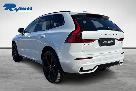 Volvo XC60 2 of 25
