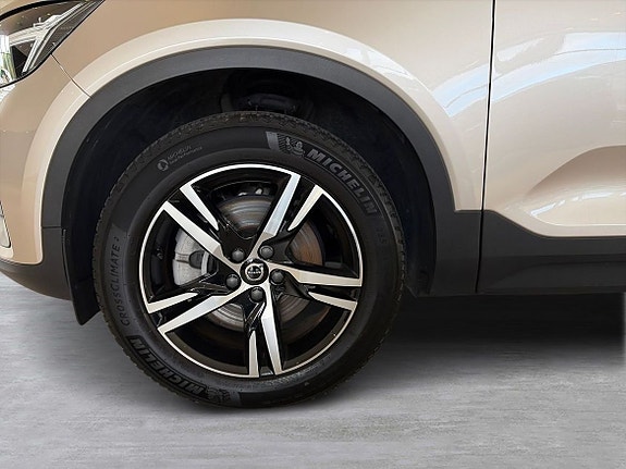 Volvo XC40 8 of 21
