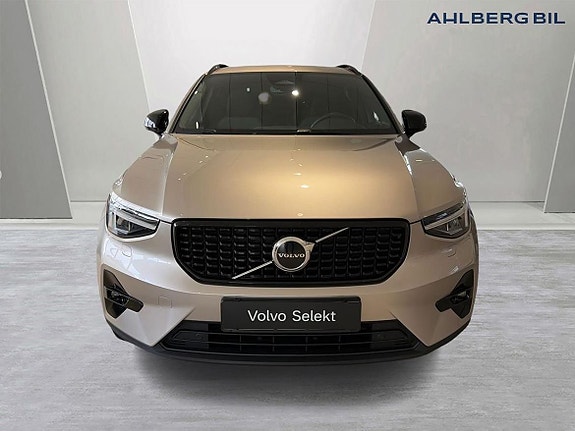 Volvo XC40 4 of 21