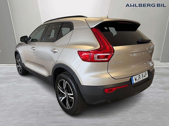 Volvo XC40 3 of 21