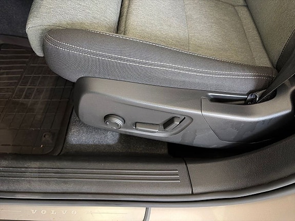 Volvo XC40 13 of 21