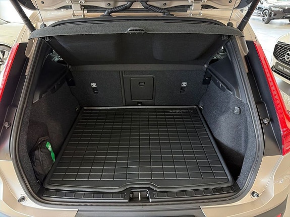 Volvo XC40 18 of 21
