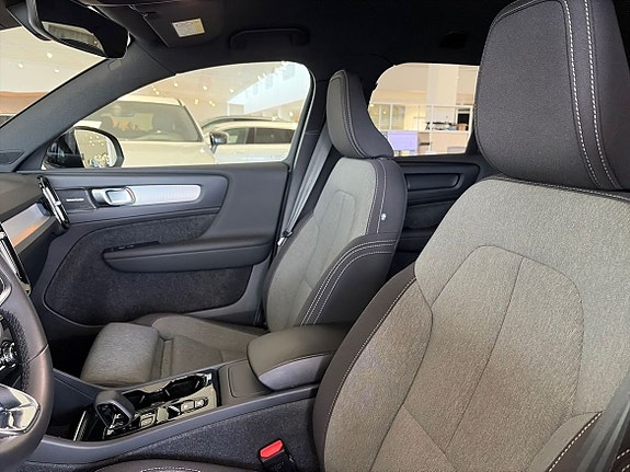 Volvo XC40 10 of 21