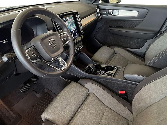 Volvo XC40 9 of 21