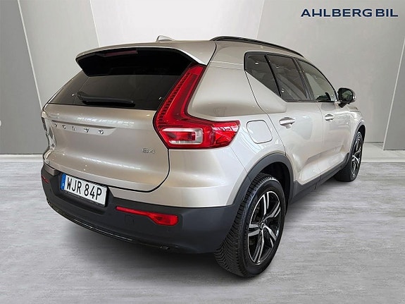 Volvo XC40 6 of 21