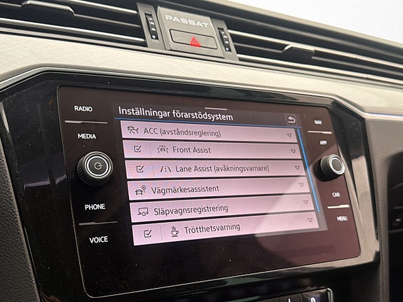 Volkswagen Passat 22 of 30