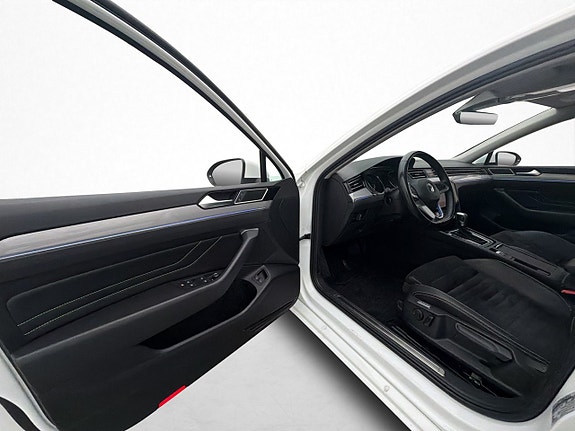 Volkswagen Passat 11 of 30