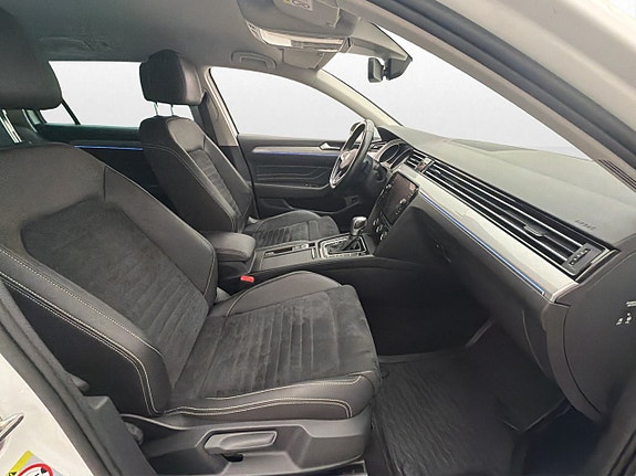 Volkswagen Passat 15 of 30