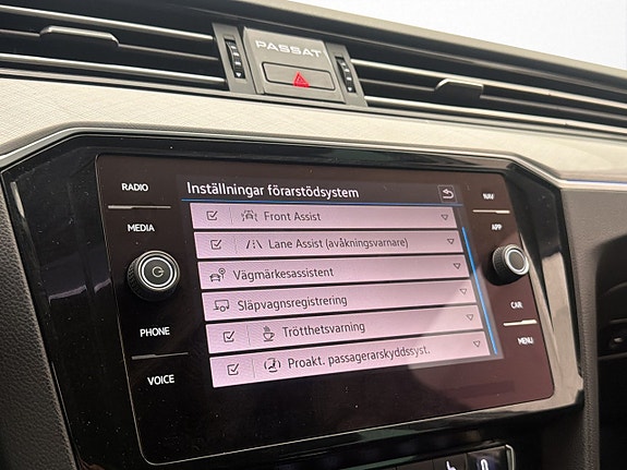 Volkswagen Passat 23 of 30