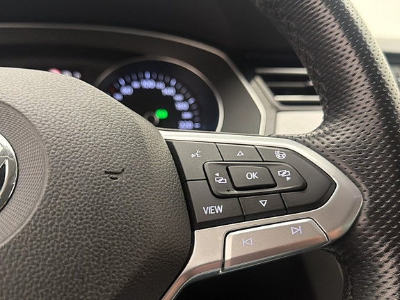Volkswagen Passat 19 of 30